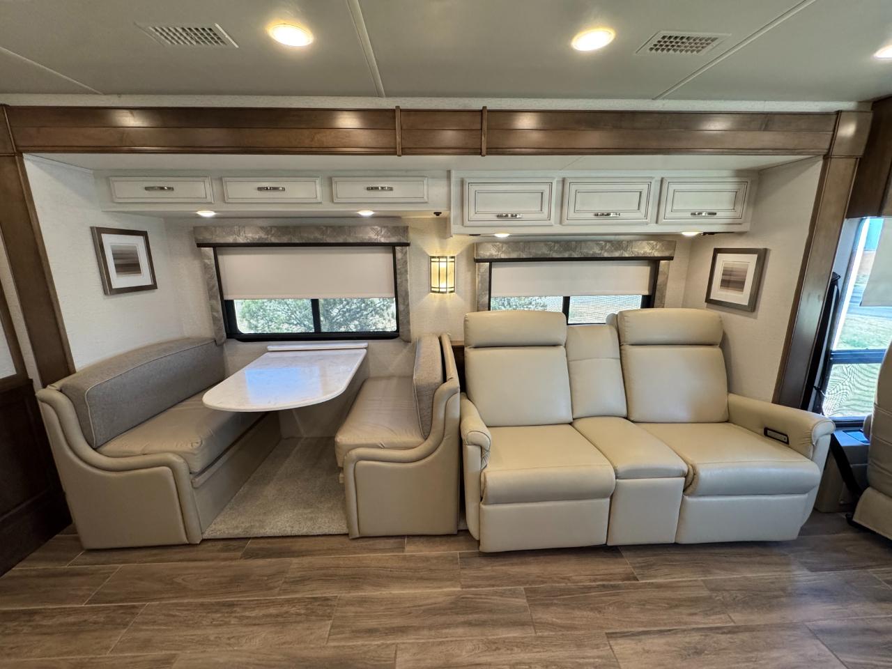 Entegra Coach Reatta  2022