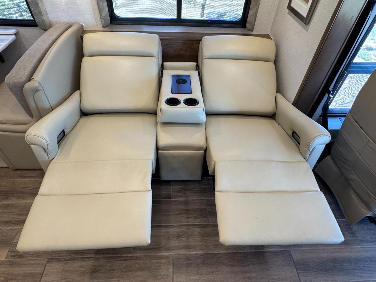 Entegra Coach Reatta  2022