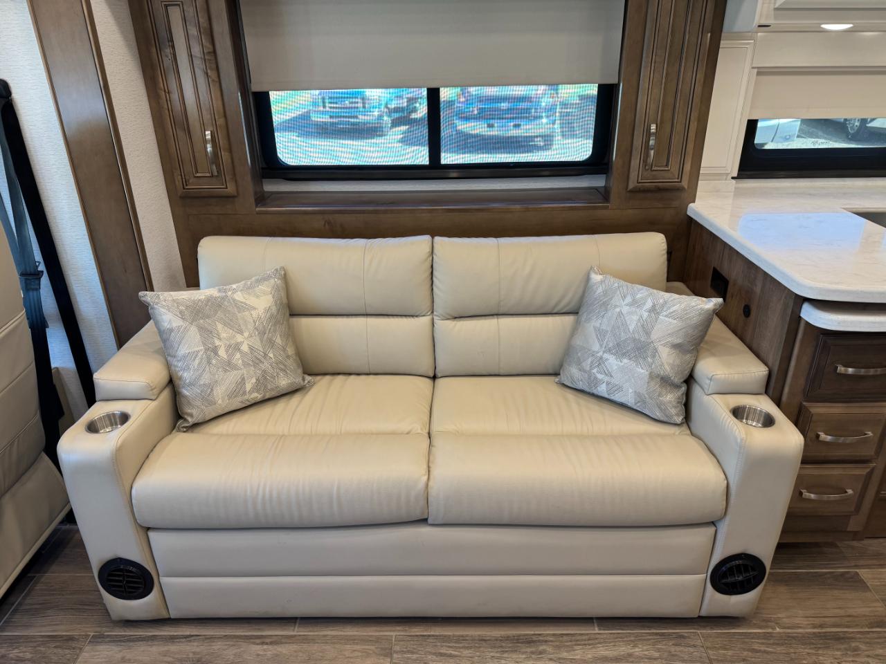 Entegra Coach Reatta  2022