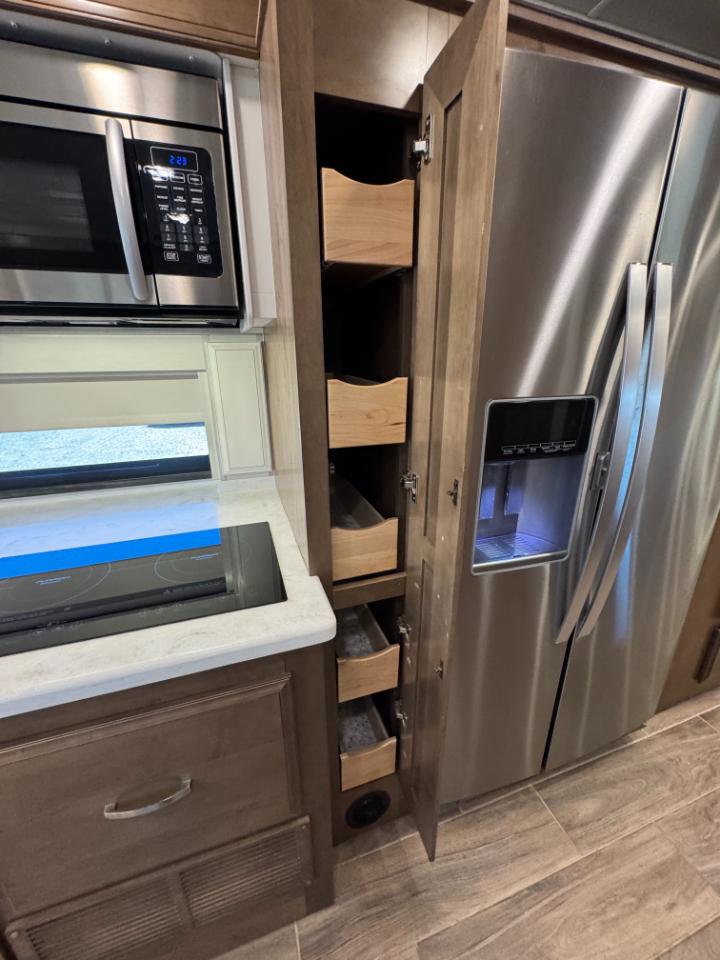 Entegra Coach Reatta  2022