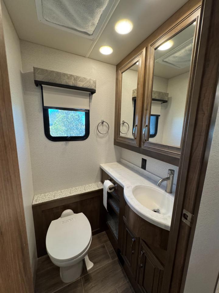 Entegra Coach Reatta  2022