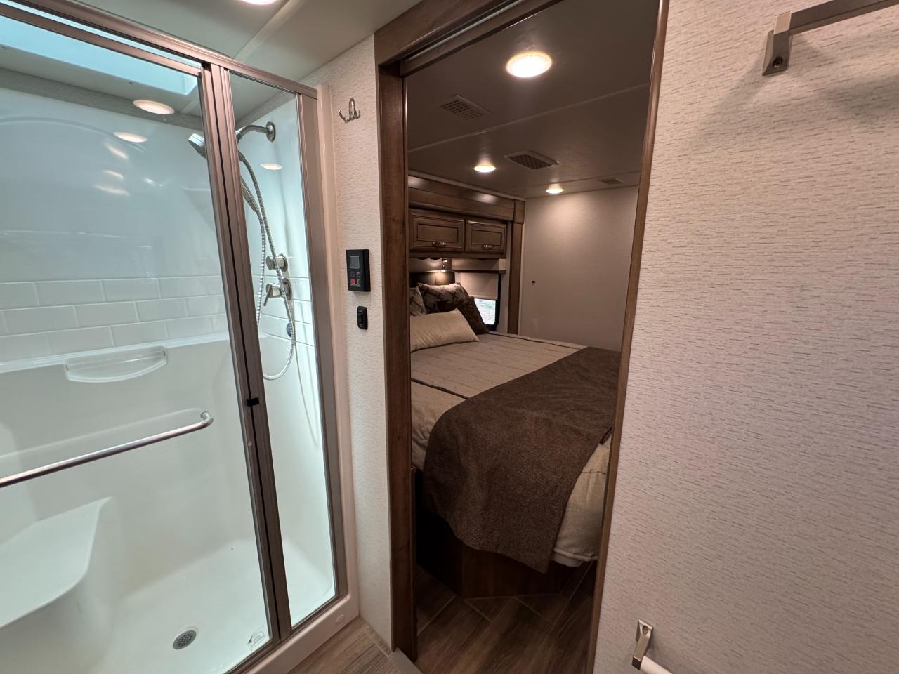 Entegra Coach Reatta  2022