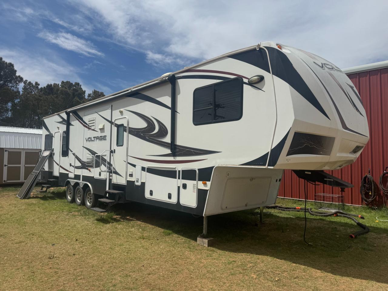 Dutchmen Voltage V Series  2012