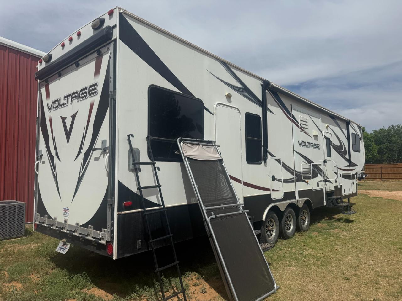 Dutchmen Voltage V Series  2012