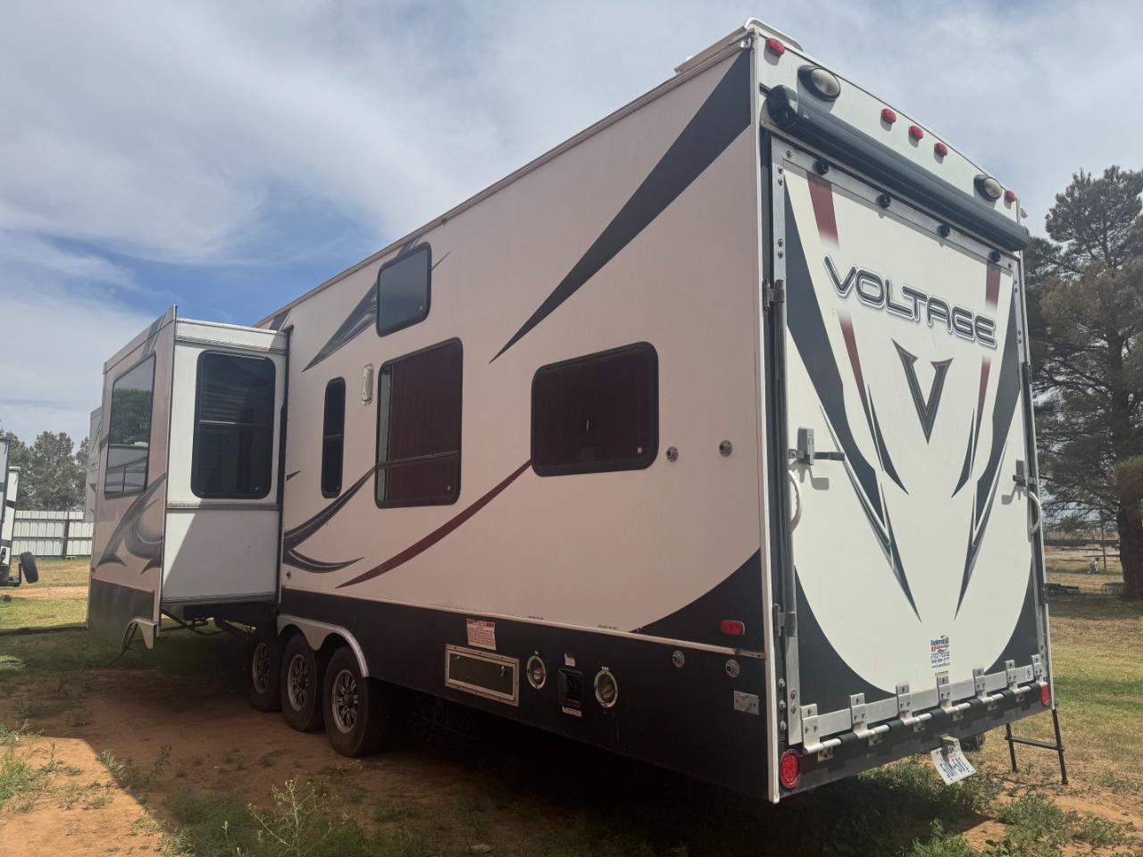 Dutchmen Voltage V Series  2012