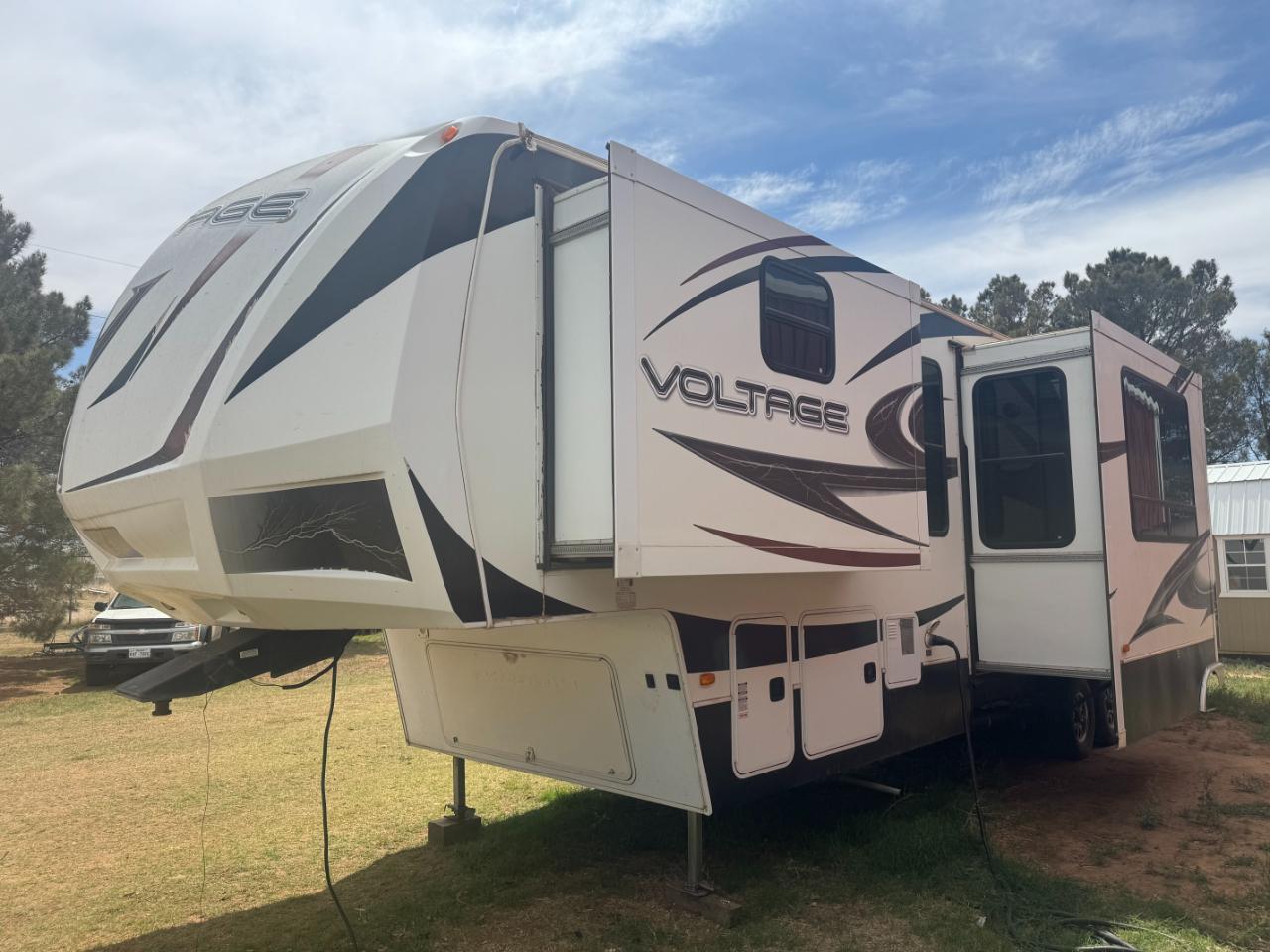 Dutchmen Voltage V Series  2012