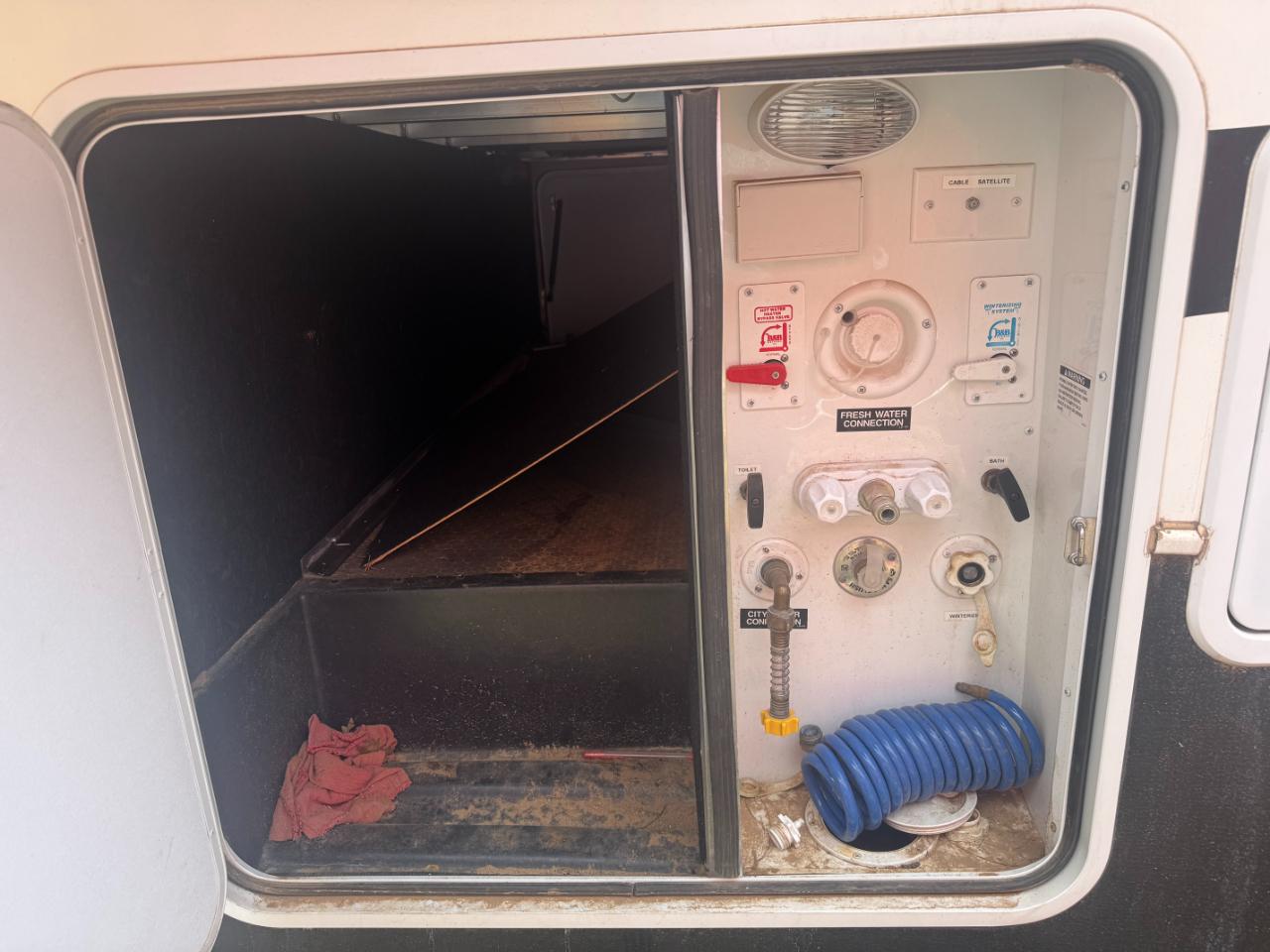 Dutchmen Voltage V Series  2012