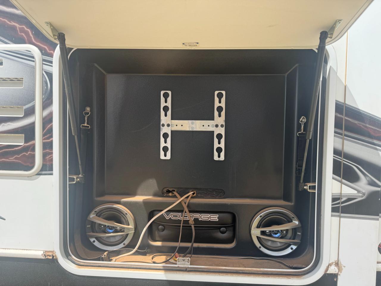 Dutchmen Voltage V Series  2012