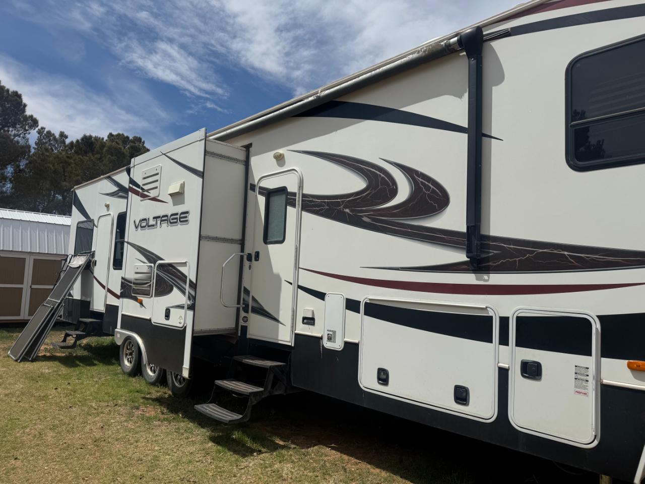 Dutchmen Voltage V Series  2012