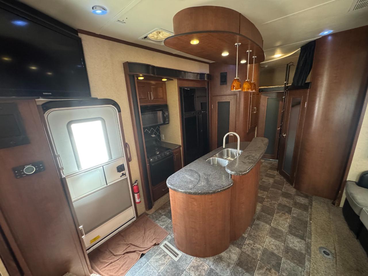 Dutchmen Voltage V Series  2012