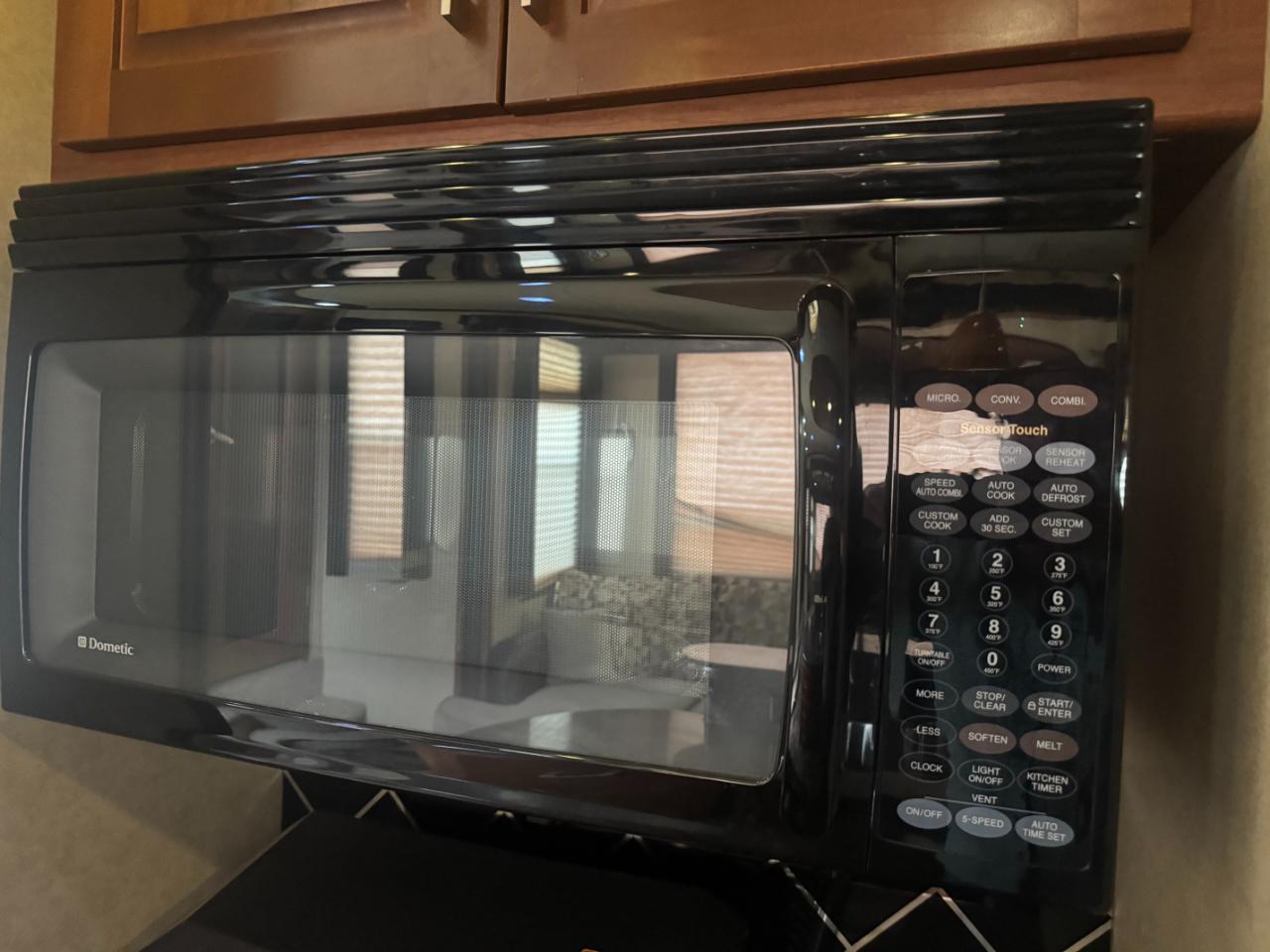 Dutchmen Voltage V Series  2012