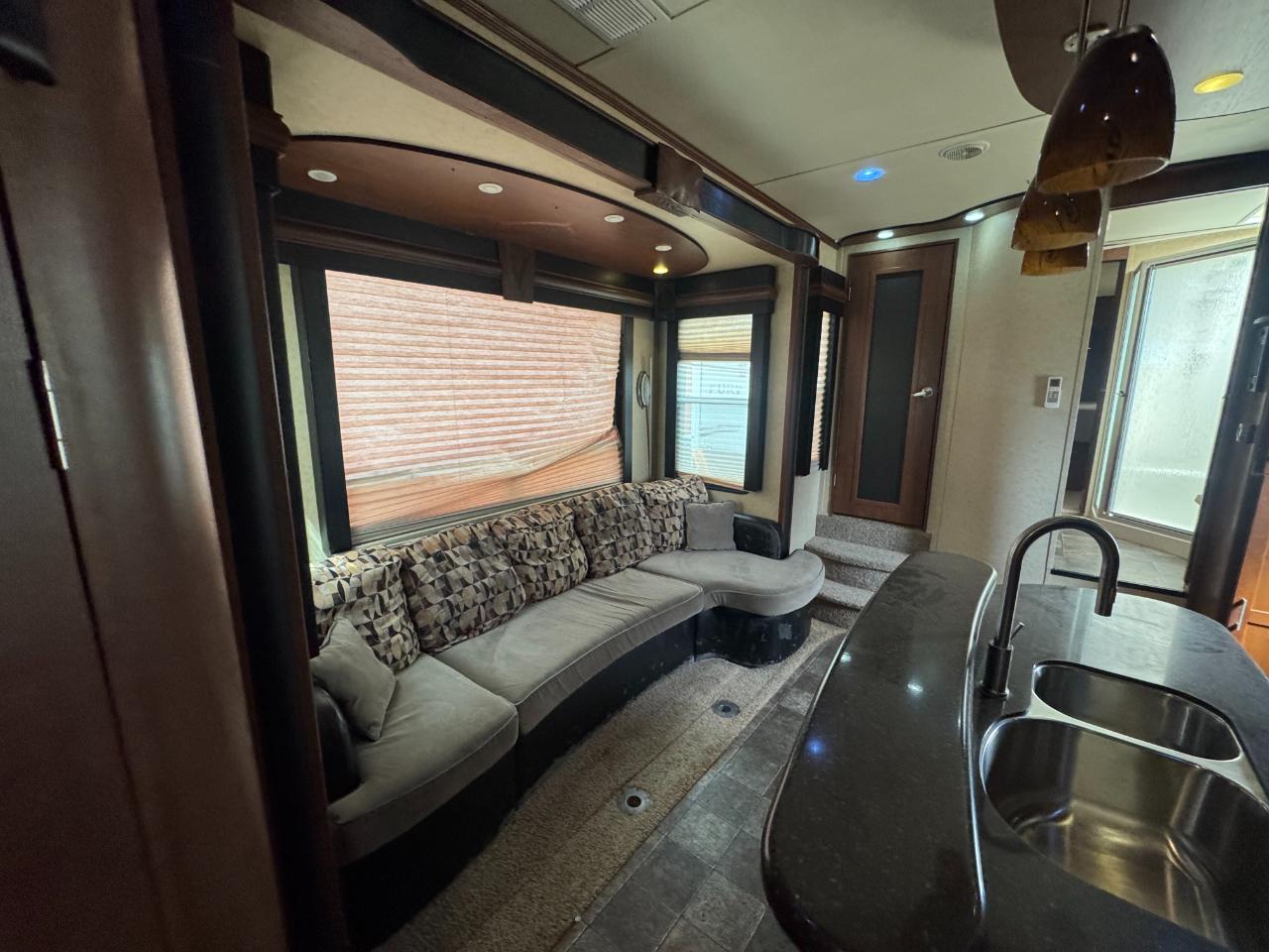 Dutchmen Voltage V Series  2012