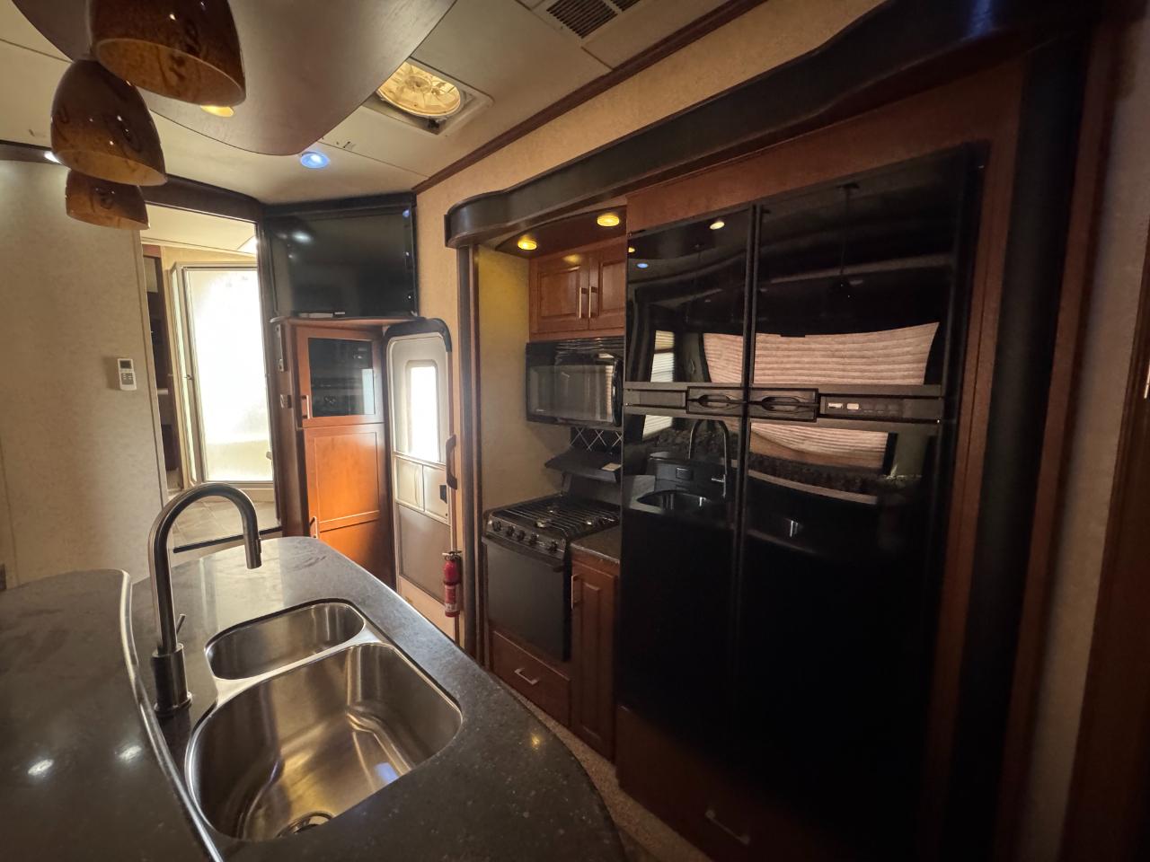 Dutchmen Voltage V Series  2012