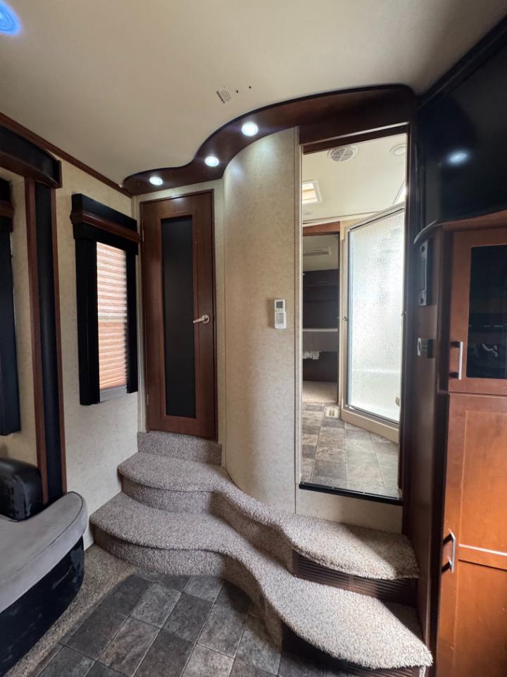 Dutchmen Voltage V Series  2012