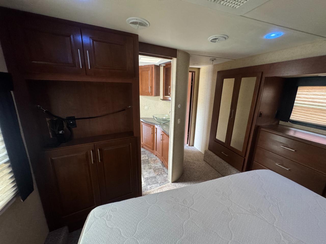 Dutchmen Voltage V Series  2012