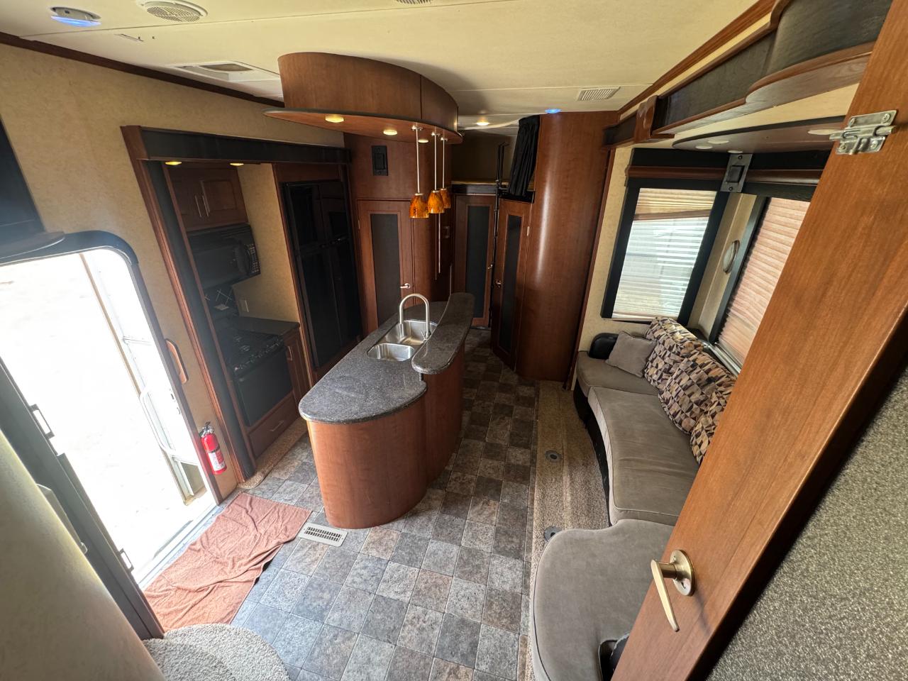 Dutchmen Voltage V Series  2012