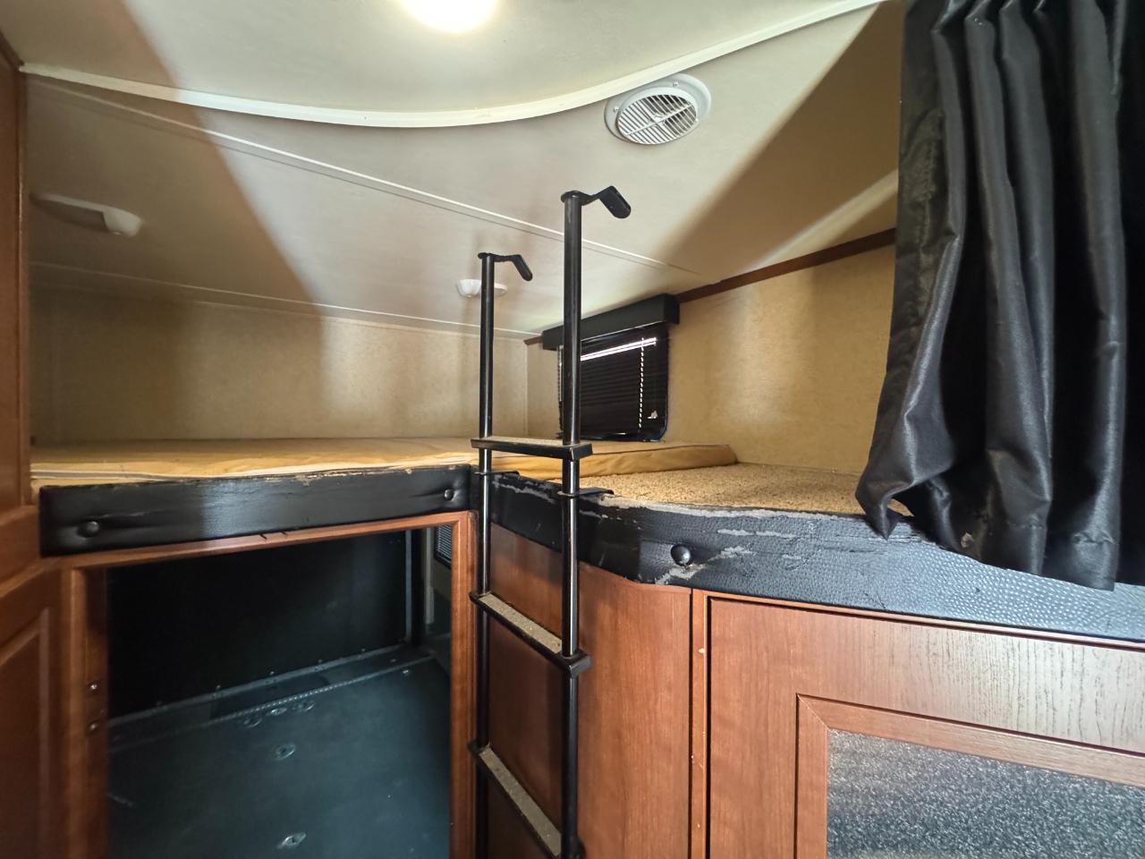 Dutchmen Voltage V Series  2012