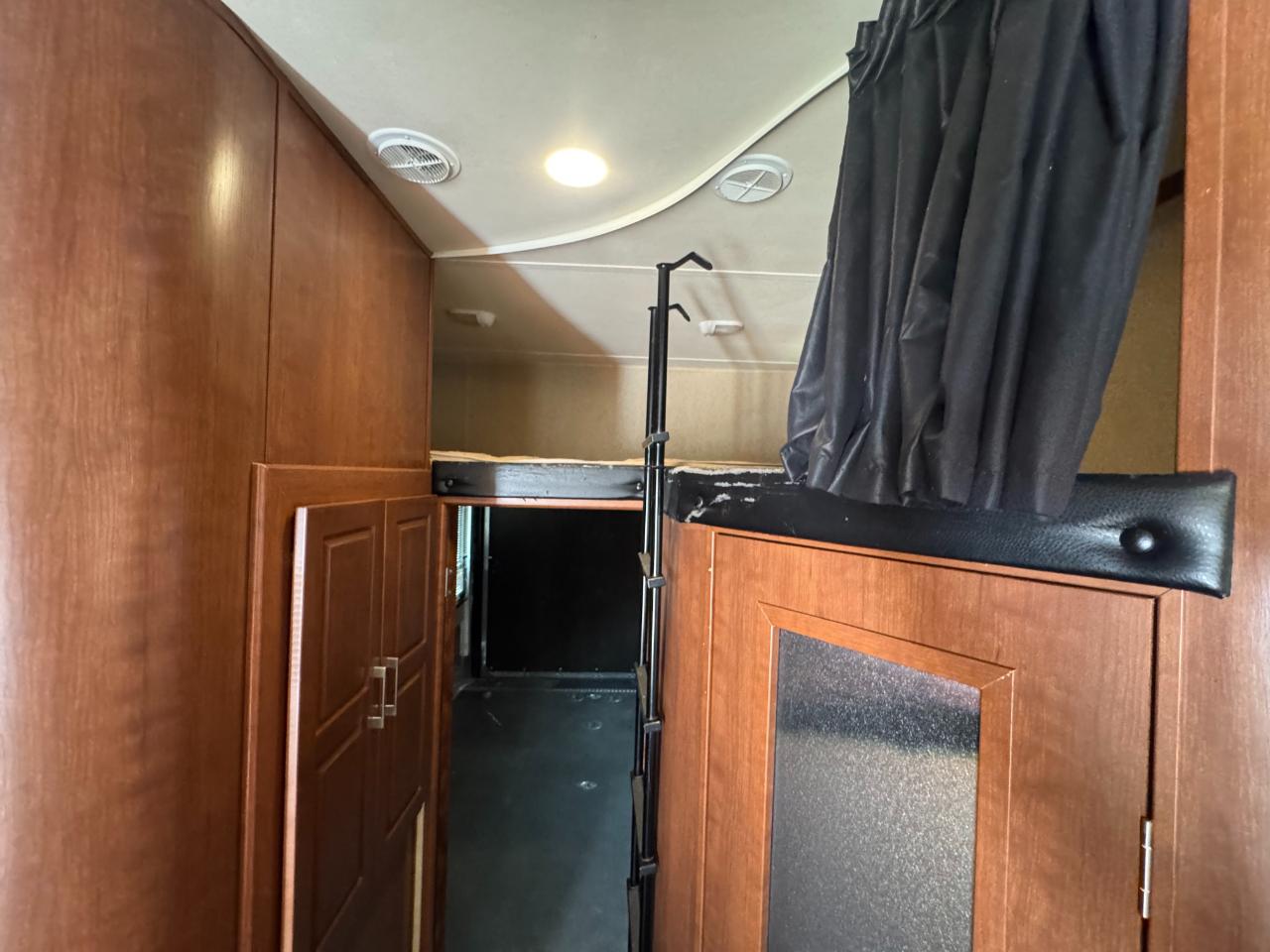 Dutchmen Voltage V Series  2012