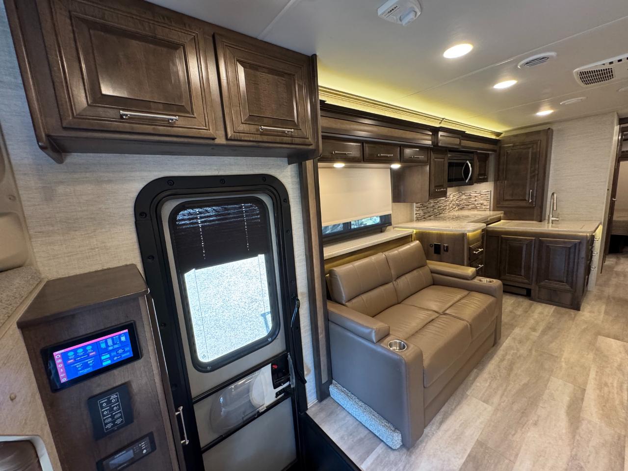 Entegra Coach Accolade  2021