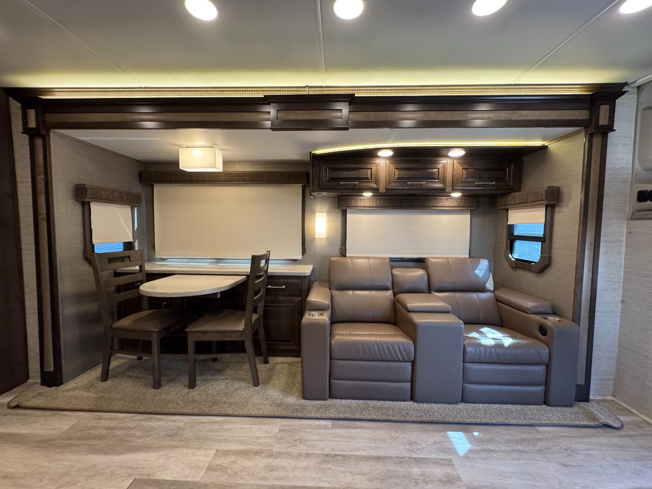 Entegra Coach Accolade  2021