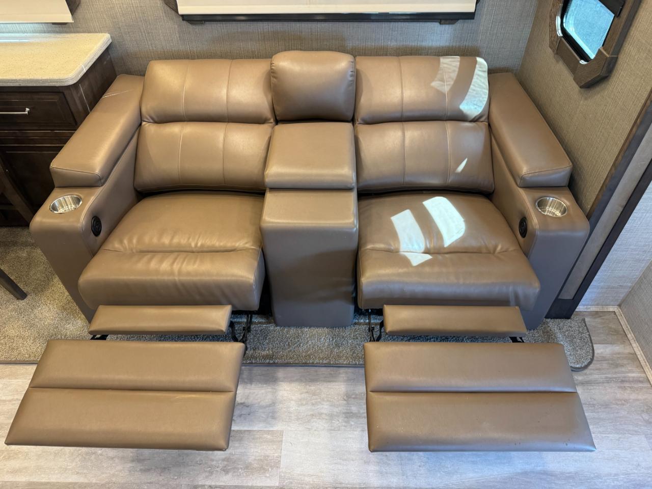 Entegra Coach Accolade  2021