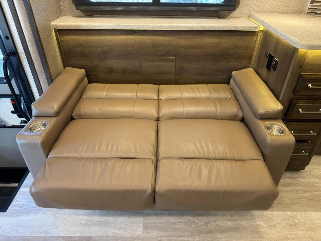 Entegra Coach Accolade  2021