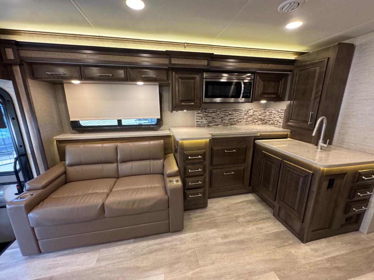 Entegra Coach Accolade  2021