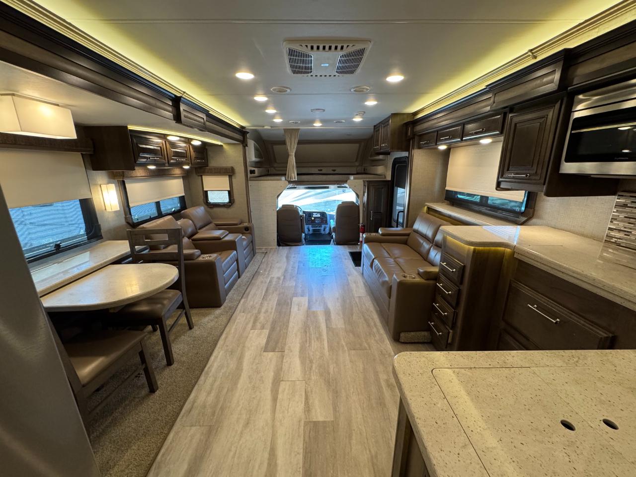 Entegra Coach Accolade  2021