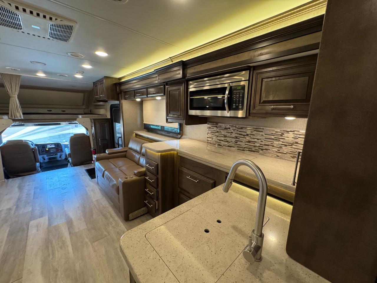 Entegra Coach Accolade  2021