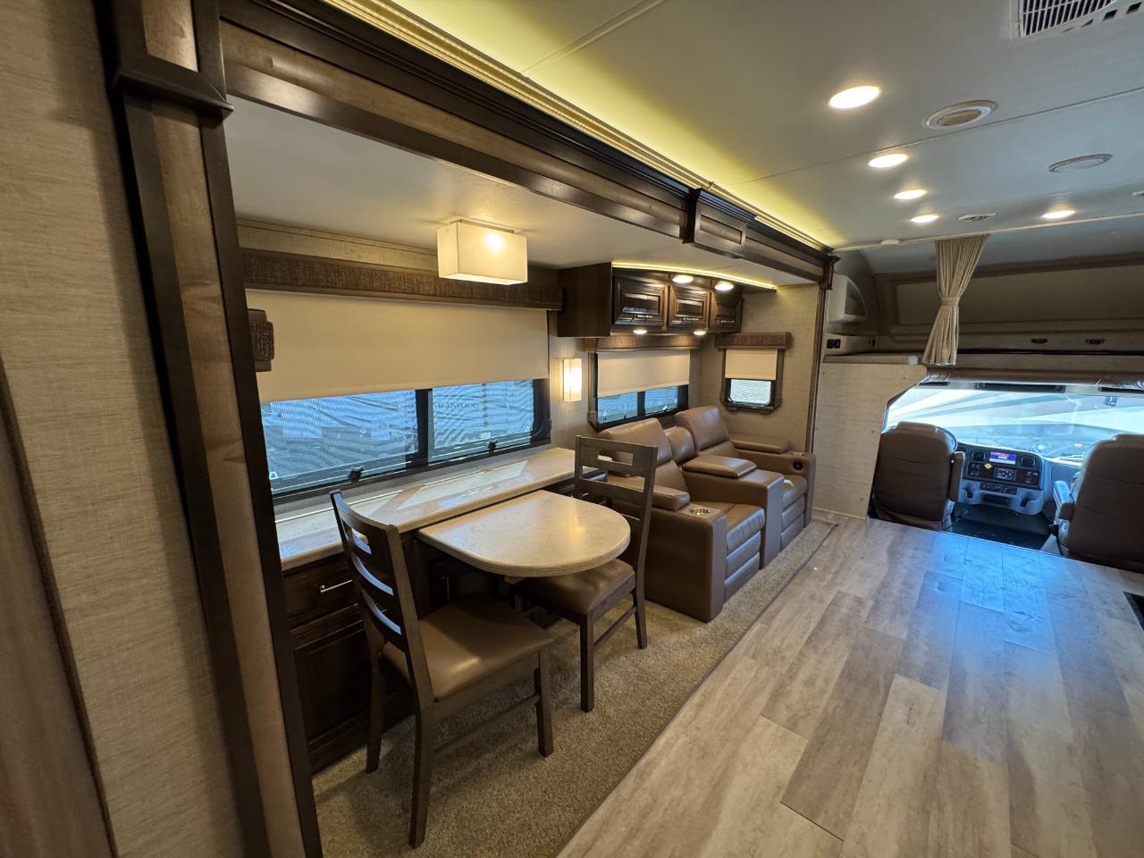 Entegra Coach Accolade  2021