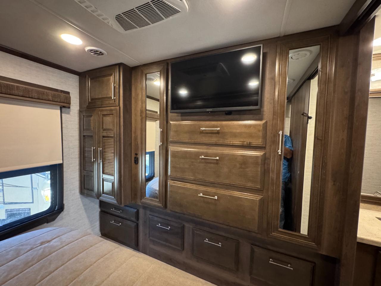 Entegra Coach Accolade  2021