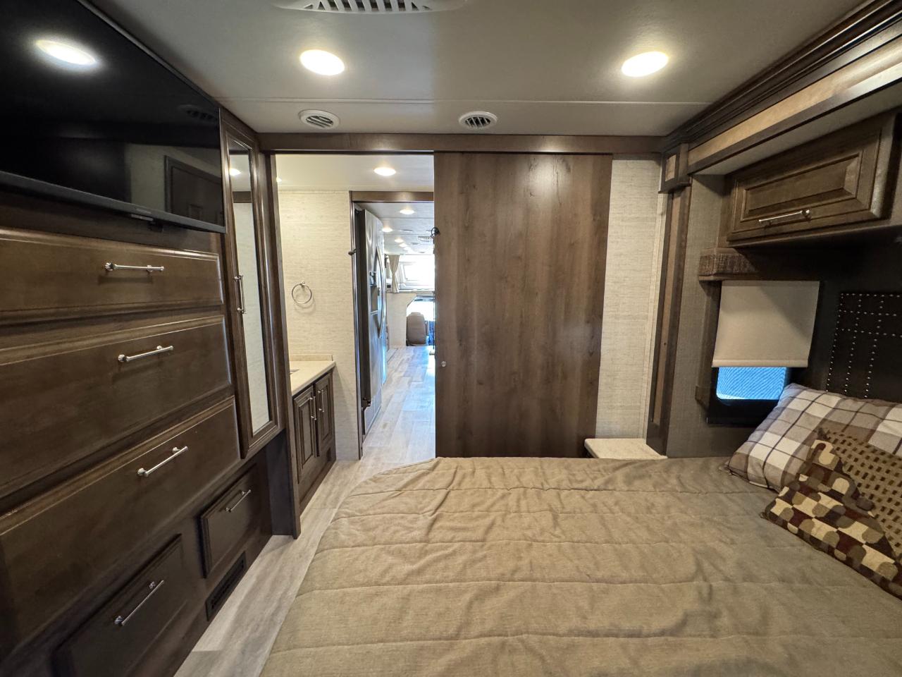 Entegra Coach Accolade  2021
