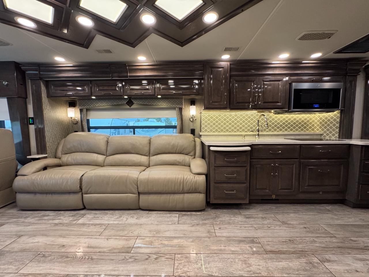 Entegra Coach Anthem  2020