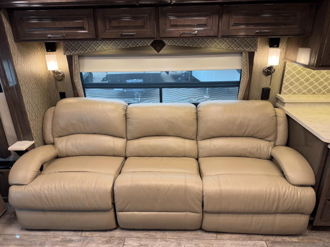 Entegra Coach Anthem  2020