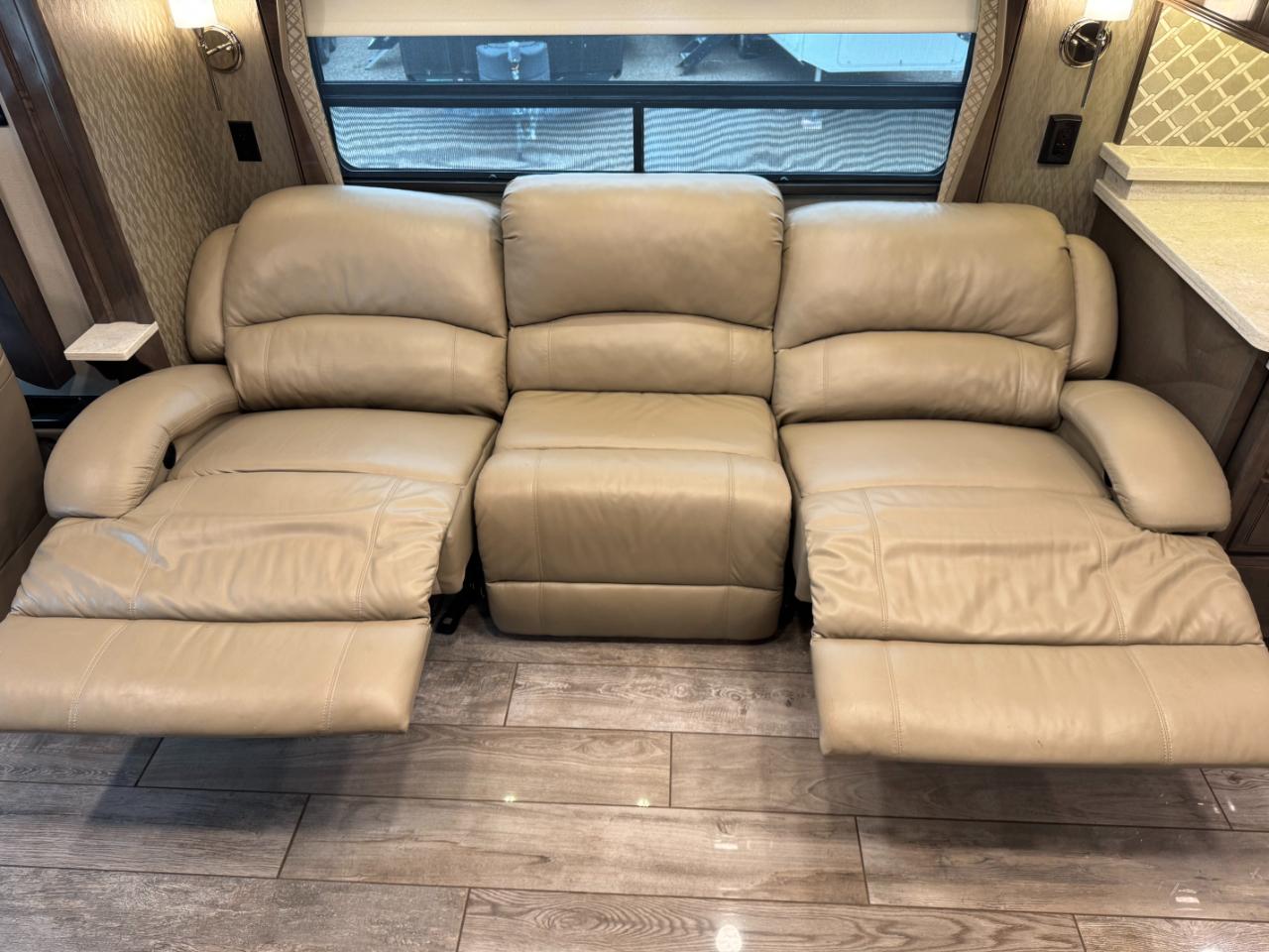 Entegra Coach Anthem  2020