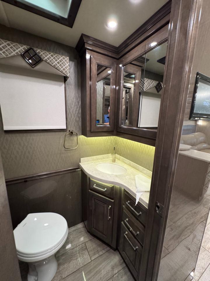 Entegra Coach Anthem  2020