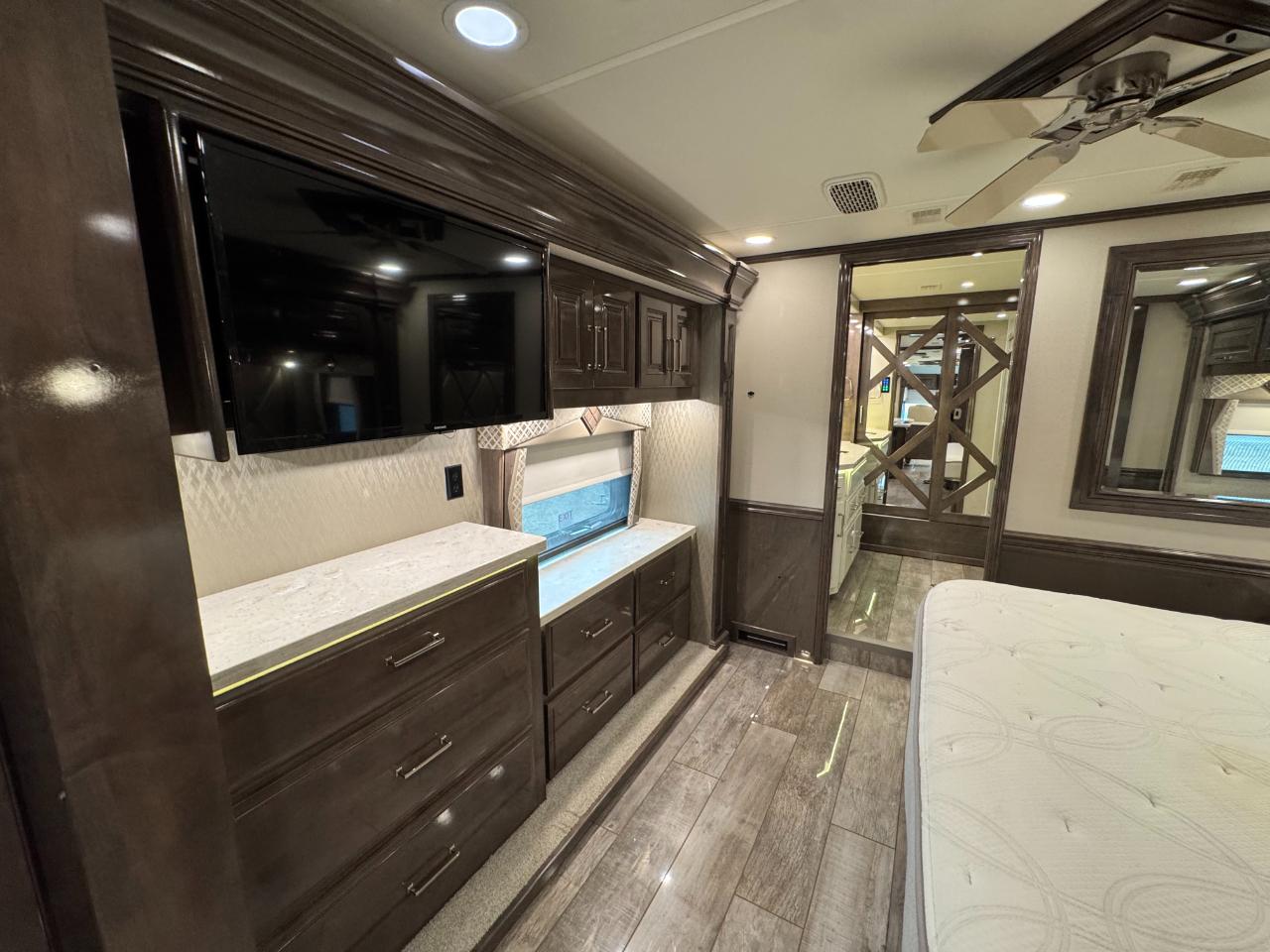 Entegra Coach Anthem  2020