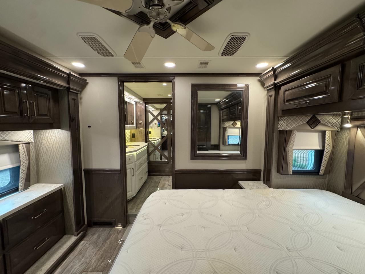 Entegra Coach Anthem  2020