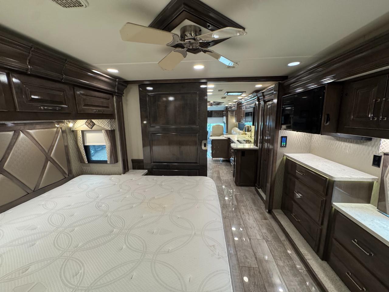 Entegra Coach Anthem  2020