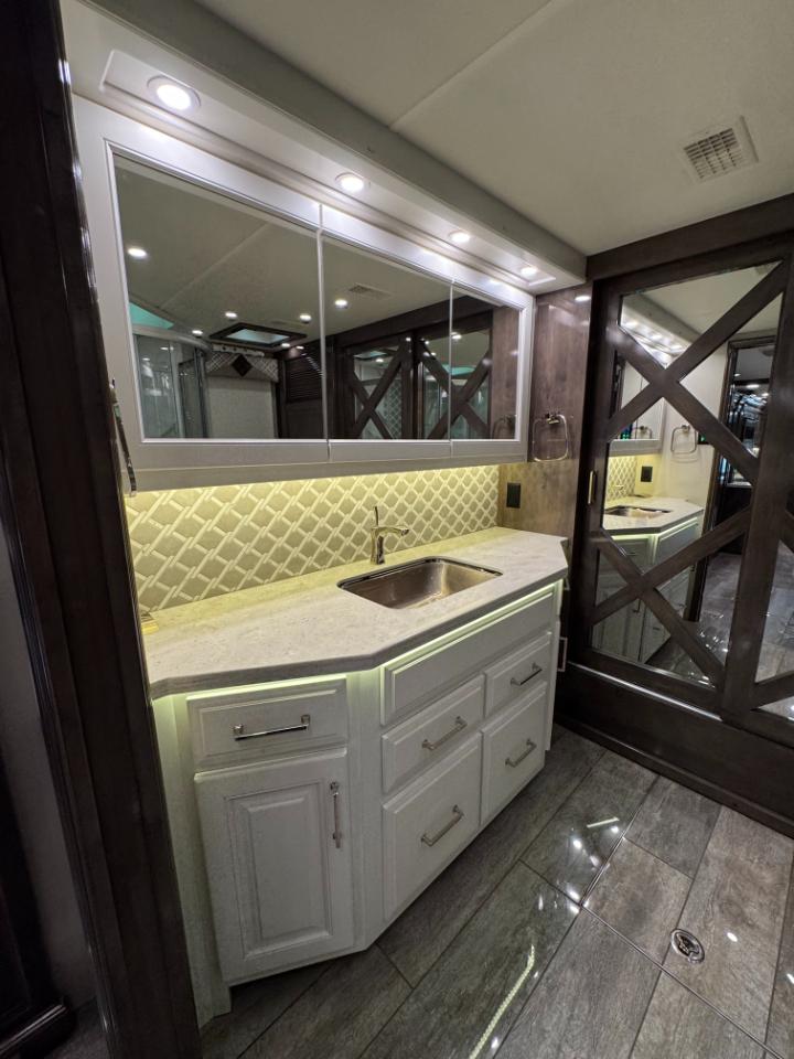 Entegra Coach Anthem  2020
