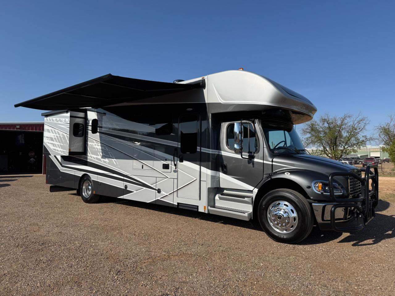 Renegade Motorcoach  2024