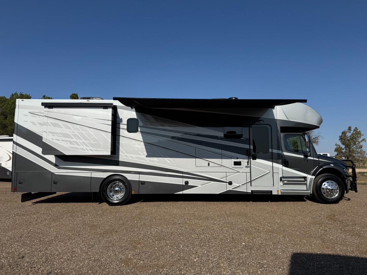 Renegade Motorcoach  2024
