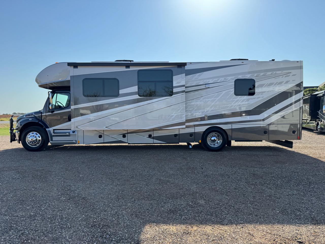 Renegade Motorcoach  2024