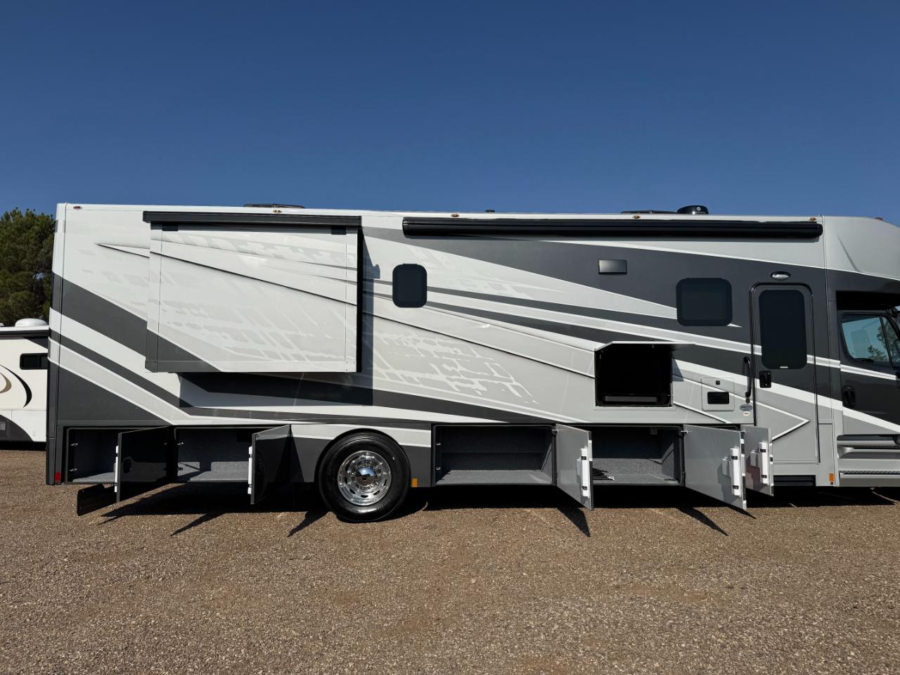 Renegade Motorcoach  2024