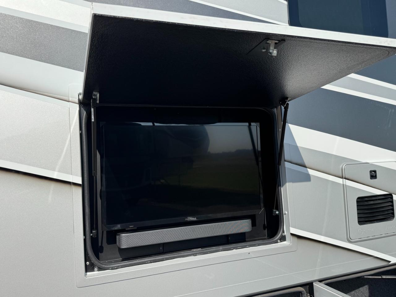 Renegade Motorcoach  2024
