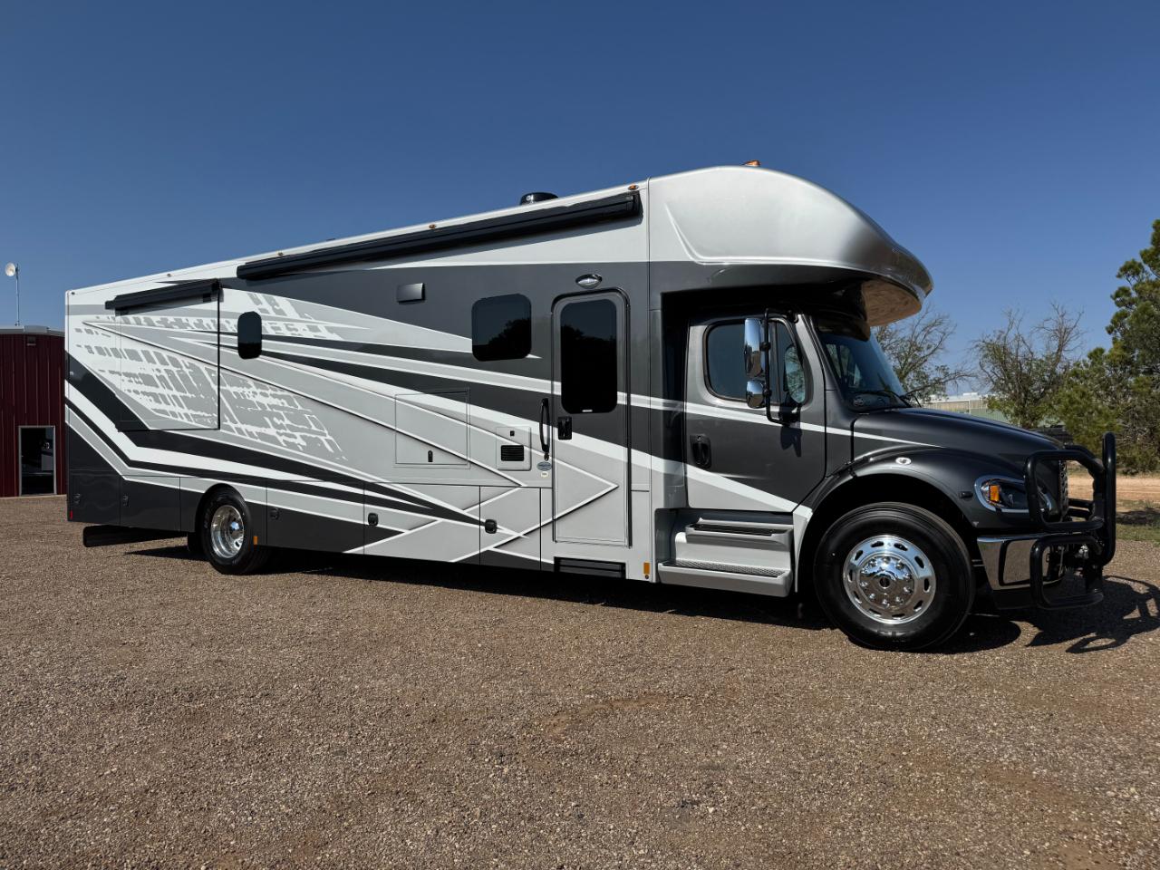 Renegade Motorcoach  2024