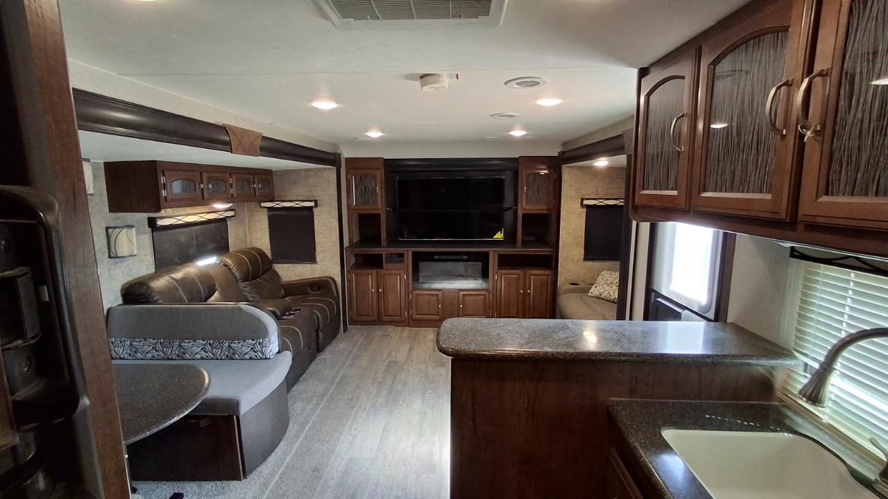 Coachmen Freedom Express  2017