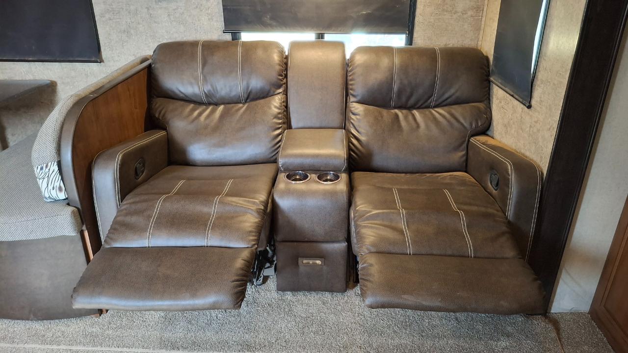 Coachmen Freedom Express  2017