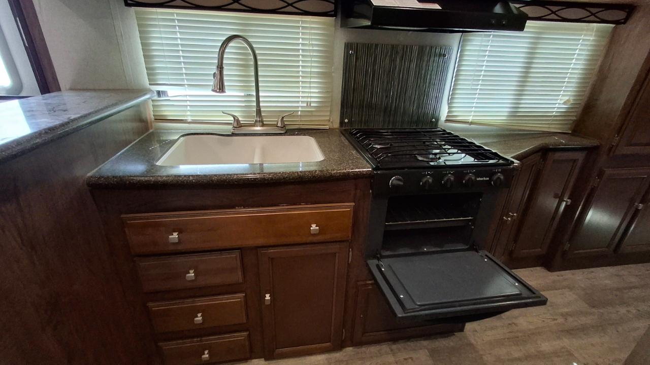 Coachmen Freedom Express  2017