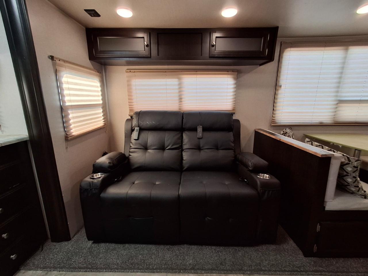 Venture RV Sporttrek  2019
